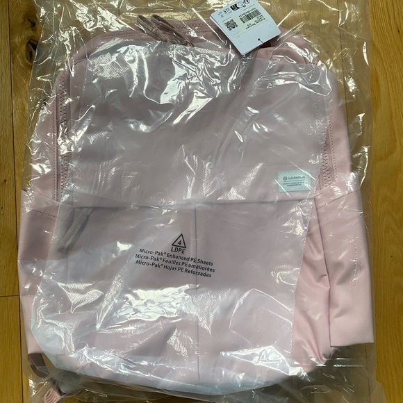 Everyday Backpack NWT - Picture 7 of 7